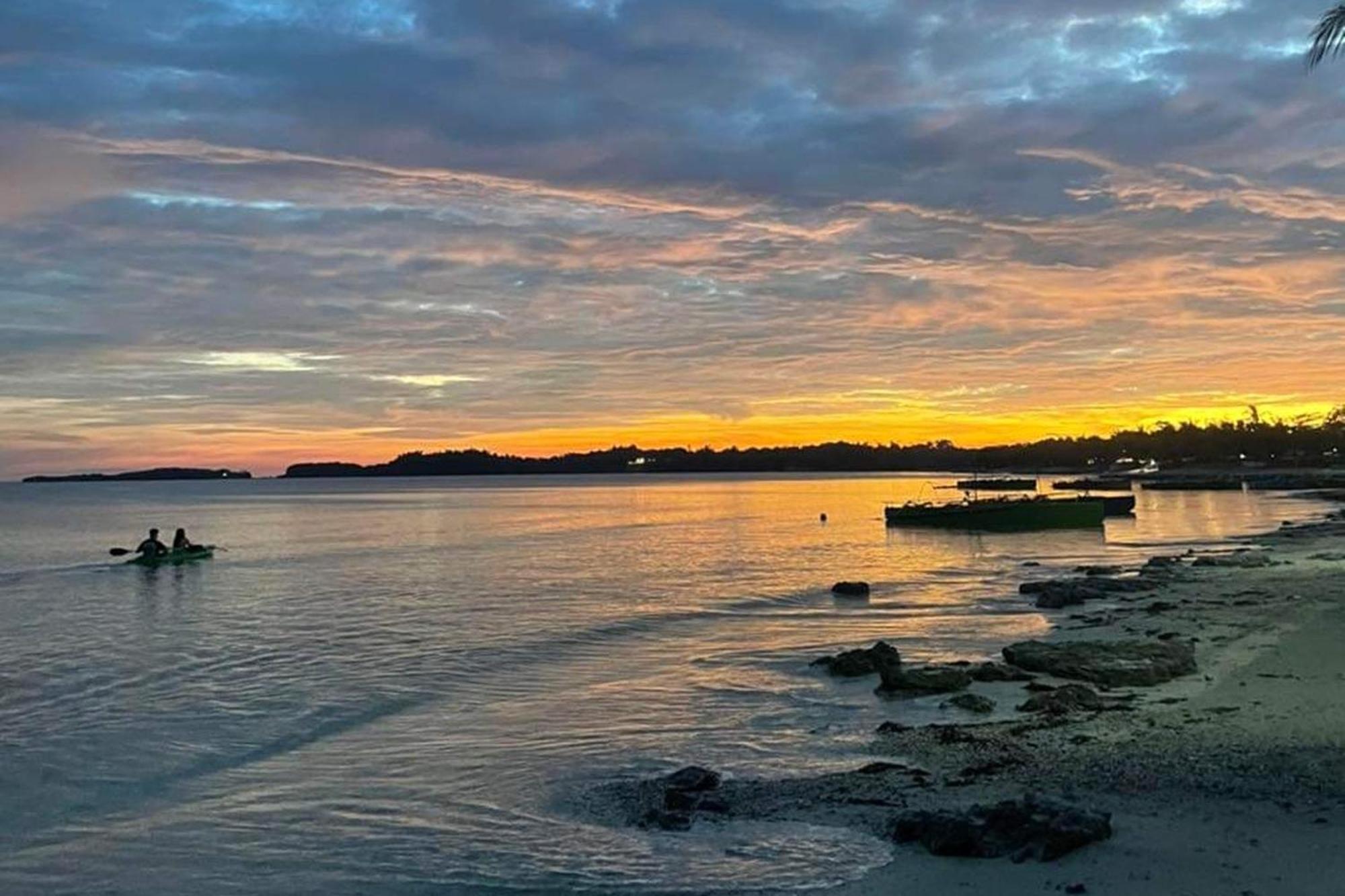 Sirom Beach House Tambobong ภายนอก รูปภาพ